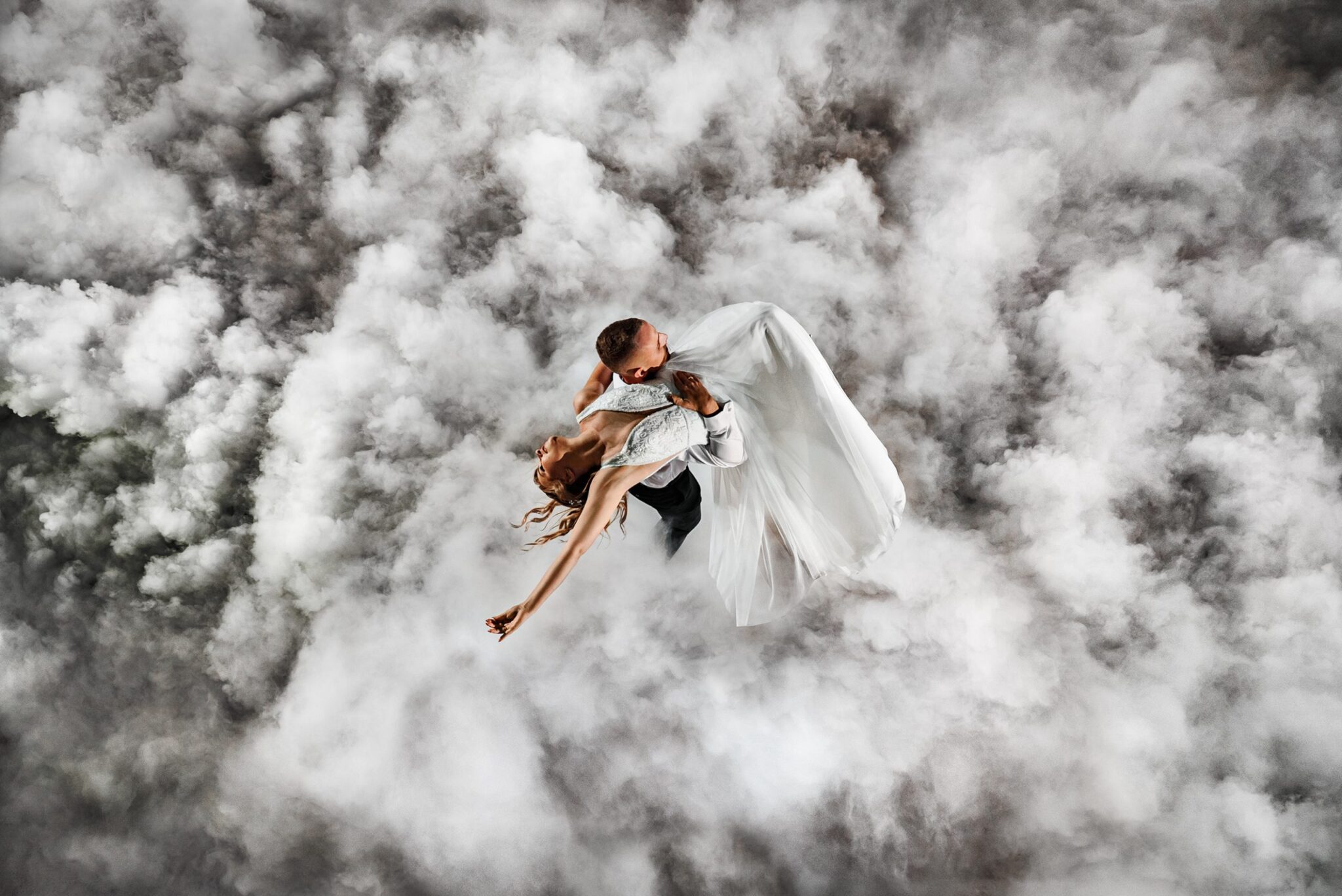 Pierwszy taniec w chmurach, najpiękniejszy! Nagrodzony fotograf ślubny.