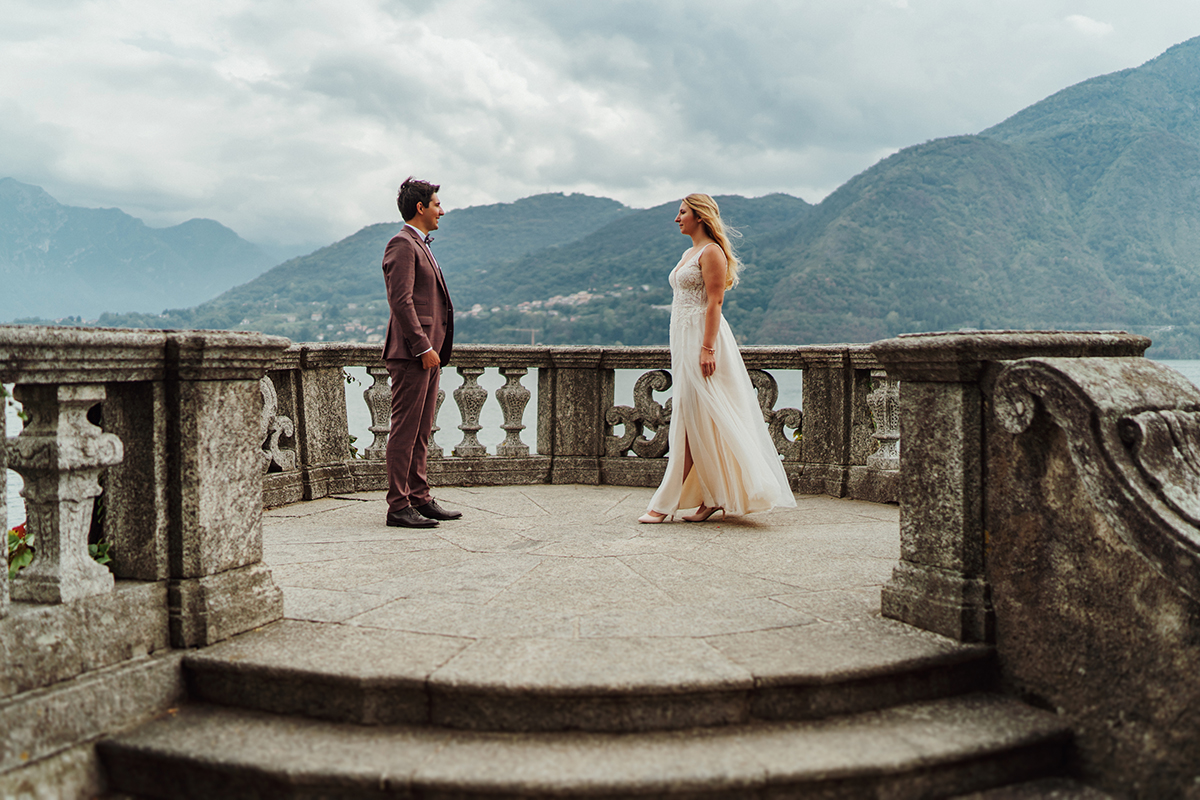 Film ślubny i fotografia ślubna , Piękne zdjęcie pary młodej wykonane podczas sesji ślubnej zagranicznej we Włoszech