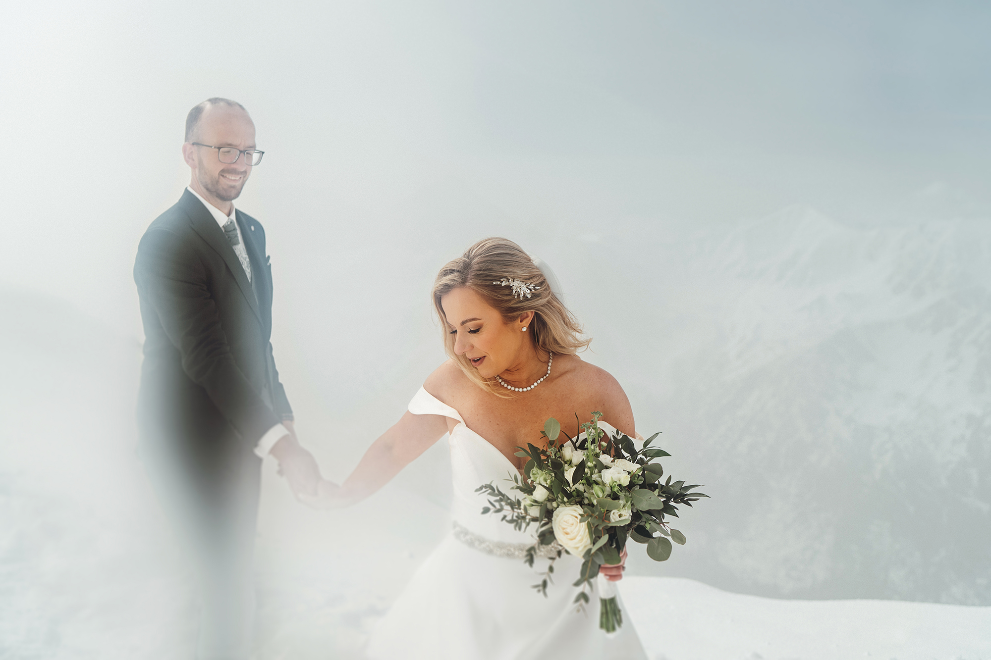 Zimowa sesja ślubna na Kasprowym Wierchu, fotograf ślubny Śląsk, Studio A Wedding – Karolina i Dominik, sesja ślubna Tatry, śnieżna sesja dla pary młodej, zdjęcia ślubne Kasprowy Wierch, fotograf ślubny Polska, ślubna sesja fotograficzna w górach, romantyczne zdjęcia w śniegu