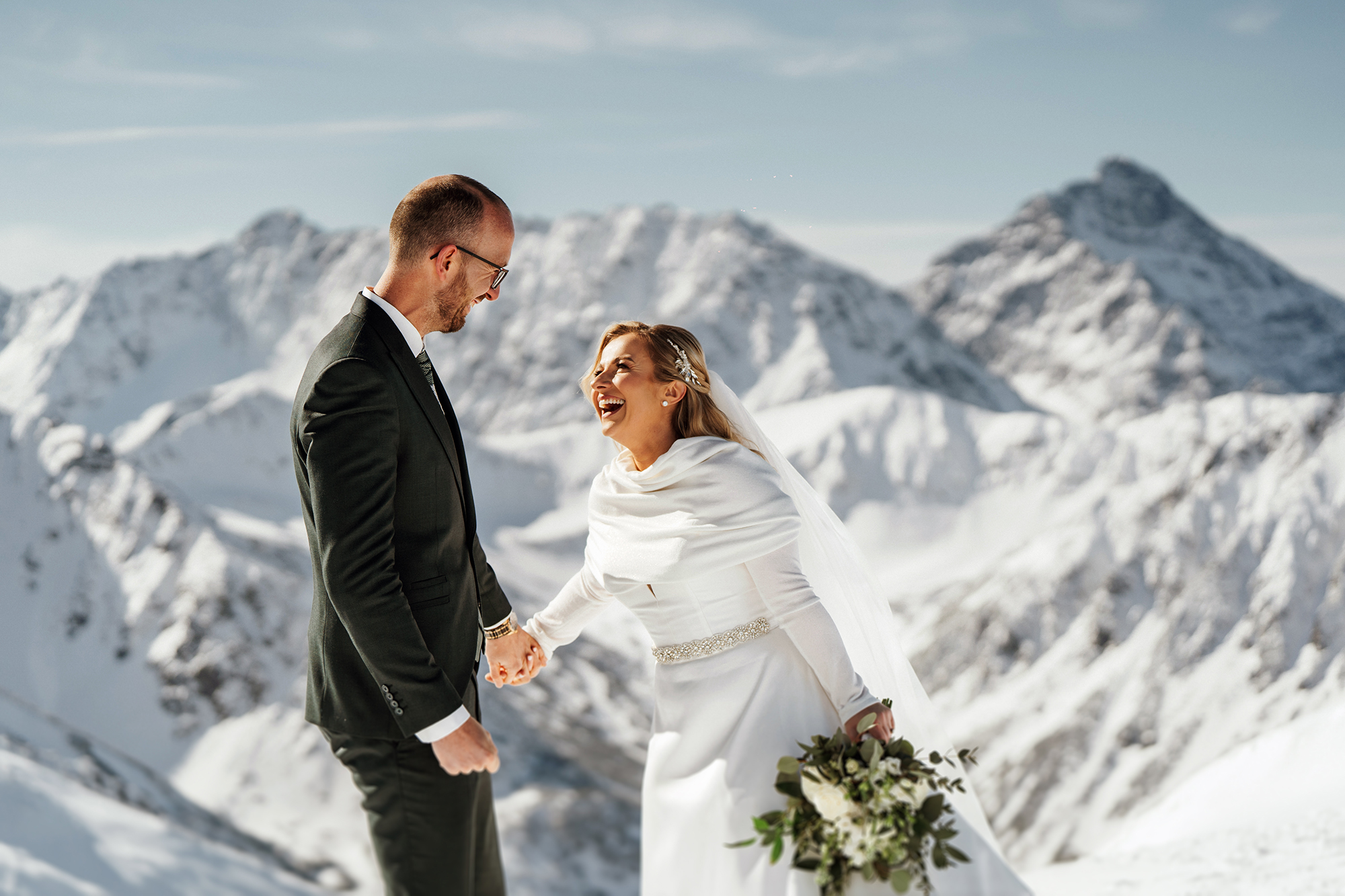 Zimowa sesja ślubna na Kasprowym Wierchu, fotograf ślubny Śląsk, Studio A Wedding – Karolina i Dominik, sesja ślubna Tatry, śnieżna sesja dla pary młodej, zdjęcia ślubne Kasprowy Wierch, fotograf ślubny Polska, ślubna sesja fotograficzna w górach, romantyczne zdjęcia w śniegu