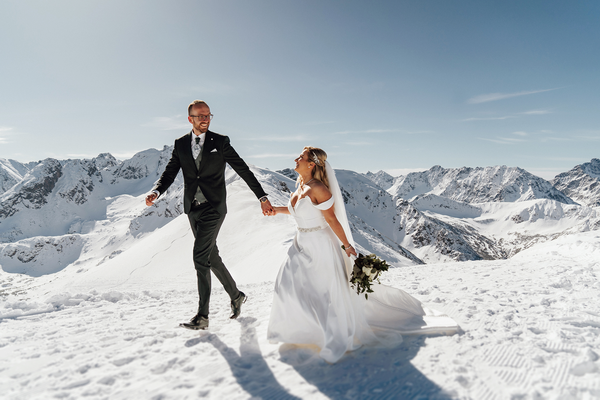 Zimowa sesja ślubna na Kasprowym Wierchu, fotograf ślubny Śląsk, Studio A Wedding – Karolina i Dominik, sesja ślubna Tatry, śnieżna sesja dla pary młodej, zdjęcia ślubne Kasprowy Wierch, fotograf ślubny Polska, ślubna sesja fotograficzna w górach, romantyczne zdjęcia w śniegu