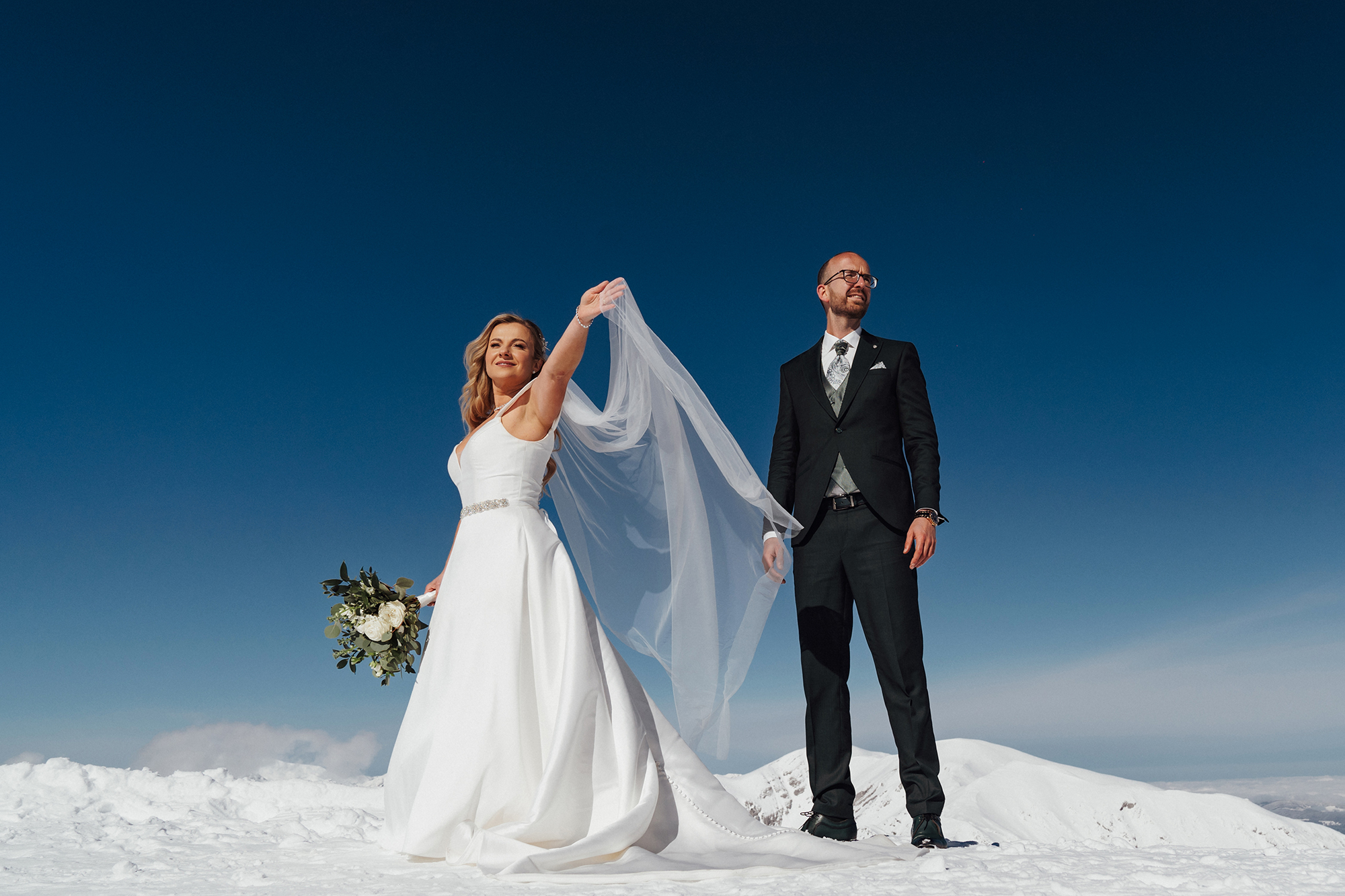 Zimowa sesja ślubna na Kasprowym Wierchu, fotograf ślubny Śląsk, Studio A Wedding – Karolina i Dominik, sesja ślubna Tatry, śnieżna sesja dla pary młodej, zdjęcia ślubne Kasprowy Wierch, fotograf ślubny Polska, ślubna sesja fotograficzna w górach, romantyczne zdjęcia w śniegu